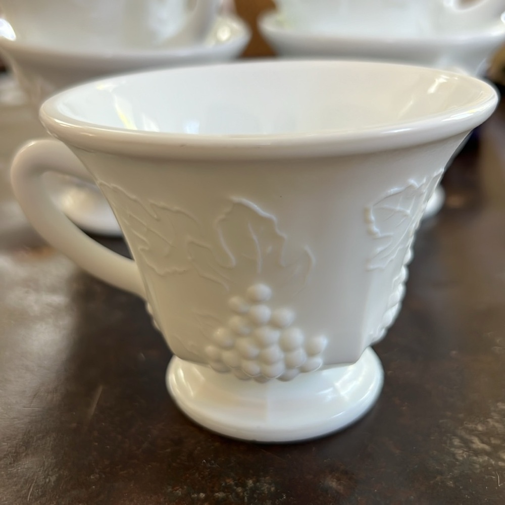 Vintage milk glass cups 5 Harvest Grape - Picture 7 of 8